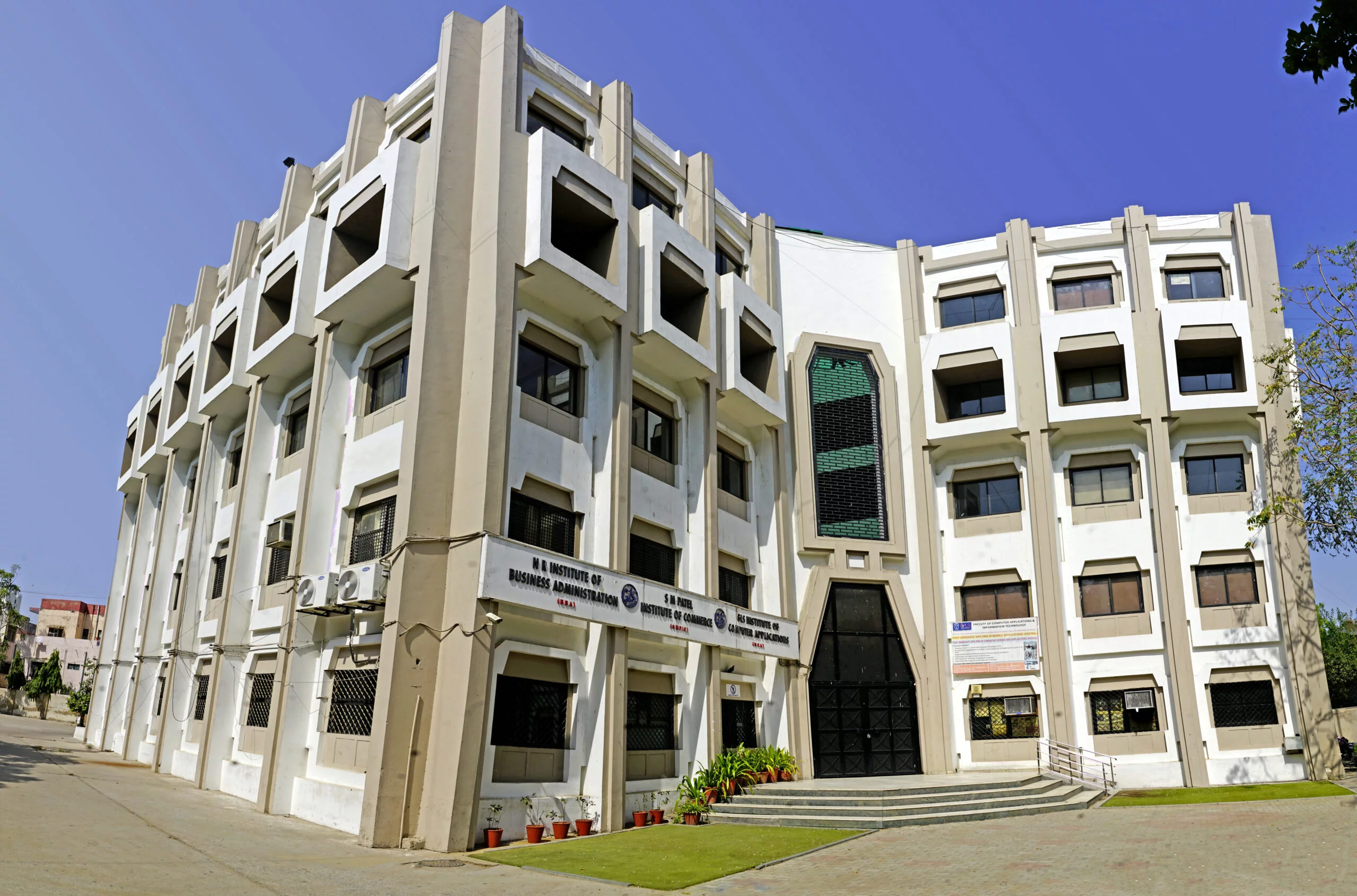 1.-Welcome-to-Faculty-of-Commerce-SMPIC-One-of-the-most-sought-after-Commerce-College-scaled.jpg
